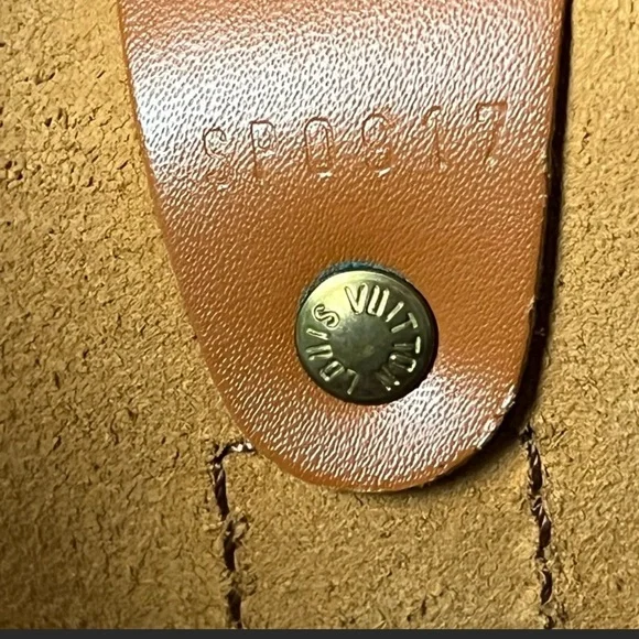 Louis Vuitton Leather Travel Bag - Picture 12 of 13